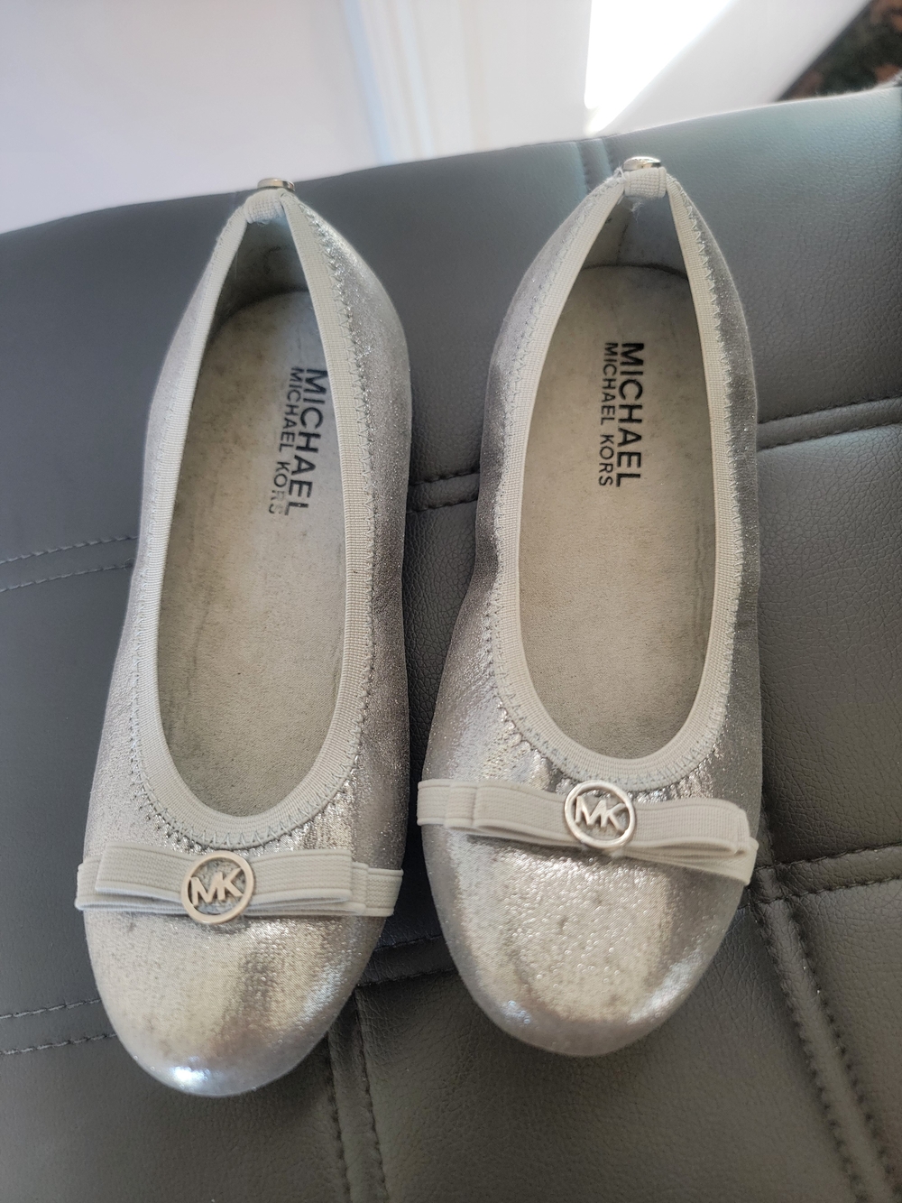 MICHAEL Michael Kors Girls Size 2  Silver Glitter Ballet Flats with MK Accent